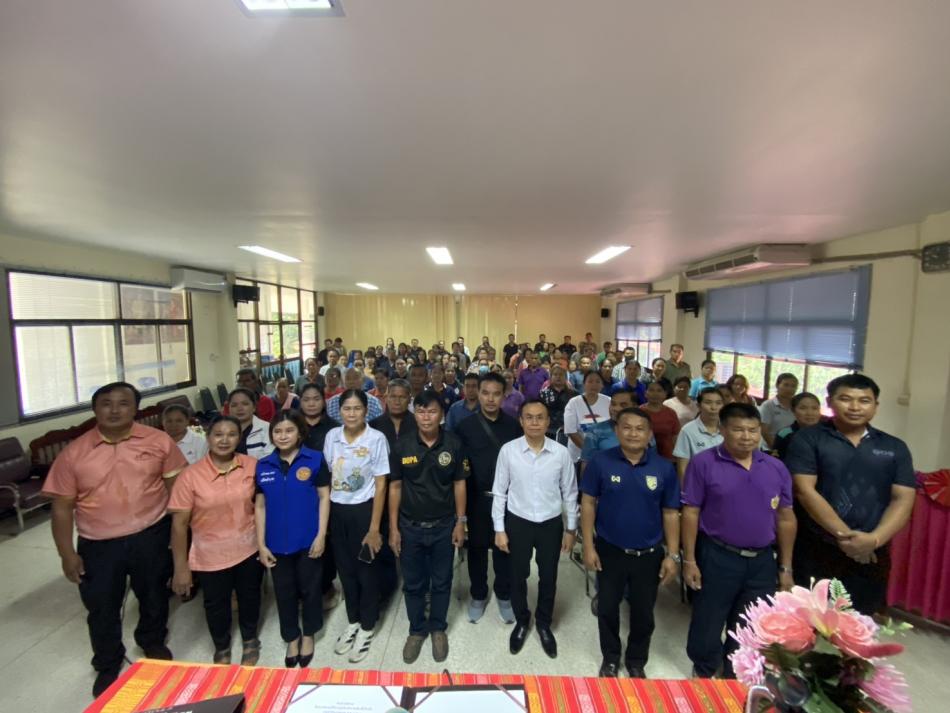 วันที่ 19 มีนาคม 2569 เวลา 09.30 น. นายยศพงษ์ ทรงศิลป์ นายอำเภอหนองฮี เป็นประธานเปิดโครงการฝึกอบรมให้ความรู้เกี่ยวกับการเลือกตั้งท้องถิ่น พ.ศ.2569 โดยมีนายปฏิการ เชื้อทอง ปลัดเทศบาล ปฏิบัติหน้าที่ นายเทศมนตรีตำสาวแห เป็นผู้กล่าววัตถุประสงค์ของโครงการฯ เพื่อสร้างความรู้ความเข้าใจที่ถูกต้องเกี่ยวกับกฎหมาย ระเบียบข้อห้าม และขั้นตอนการจัดการเลือกตั้งตามที่ กกต. กำหนด ให้แก่บุคลากรและประชาชน เพื่อเตรียมความพร้อมในการปฏิบัติหน้าที่ ลดข้อผิดพลาดทางกฎหมาย และส่งเสริมการมีส่วนร่วมในระบอบประชาธิปไตยให้เป็นไปด้วยความสุจริตและเที่ยงธรรม ณ ห้องประชุมเทศบาลตำบลสาวแห อำเภอหนองฮี จังหวัดร้อยเอ็ด