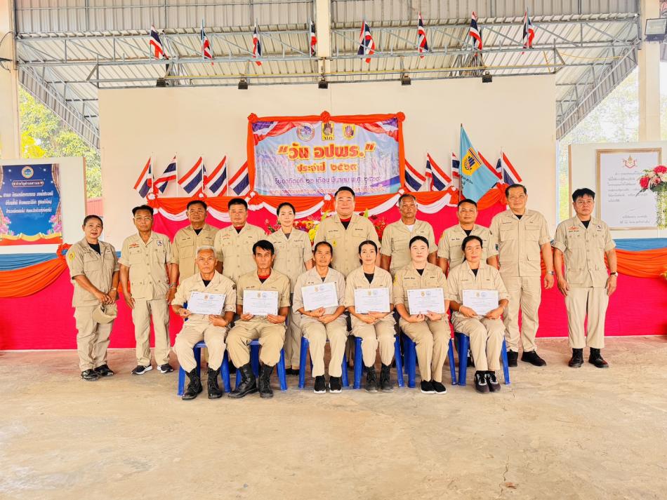 วันที่ 22 มีนาคม 2569 เวลา 09.30 น. องค์การบริหารส่วนตำบลสาวแห ดำเนินโครงการจัดงานเนื่องวันอาสาสมัครป้องกันภัยฝ่ายพลเรือน (อปพร.) 22 มีนาคม ในนามศูนย์อาสาสมัครป้องกันภัยฝ่ายพลเรือนเทศบาลตำบลสาวแห ขอขอบคุณ นายชนะชาญ ศรีปัญญา (ประธานคณะกรรมการประสานงานศูนย์ อปพร.จังหวัดร้อยเอ็ด) ที่ให้เกียรติมาเป็นประธาน “เนื่องในวัน อปพร. ประจำปี 2569” โดยมีนายปฏิการ เชื้อทอง ปลัดเทศบาล ปฏิบัติหน้าที่ นายกเทศมนตรีตำบลสาวแห (ผู้อำนวยการศูนย์ อปพร.) เป็นผู้กล่าวรายงานในพิธี และมีสมาชิก อปพร. ตำบลสาวแหเข้าร่วมกิจกรรม ณ หอประชุมอเนกประสงค์เทศบาลตำบลสาวแห อำเภอหนองฮี จังหวัดร้อยเอ็ด